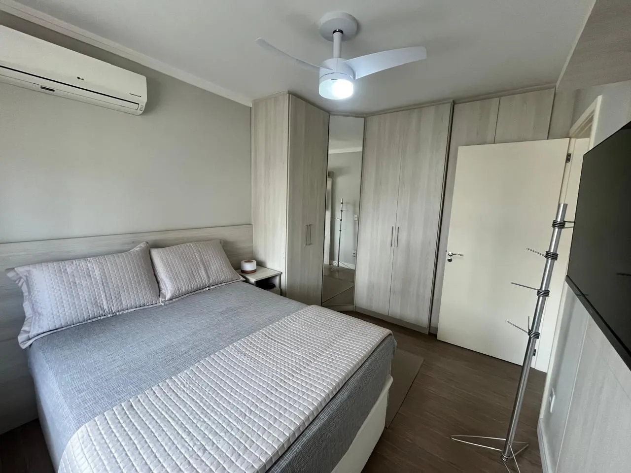 Imagem Apartamento 2 dorm. + Dependência no Menino Deus