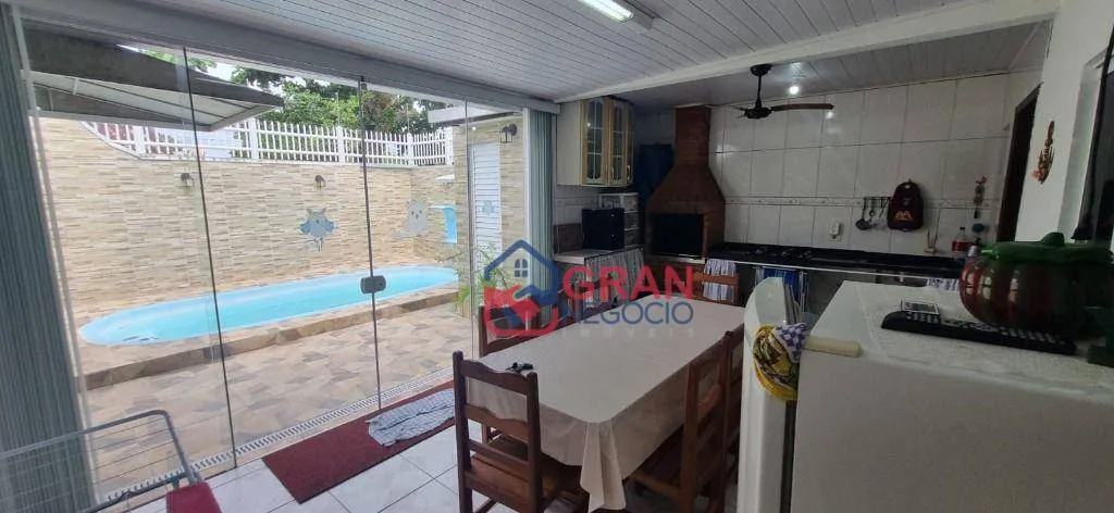 Imagem Casa em Matinhos - Com piscina - 50m da praia