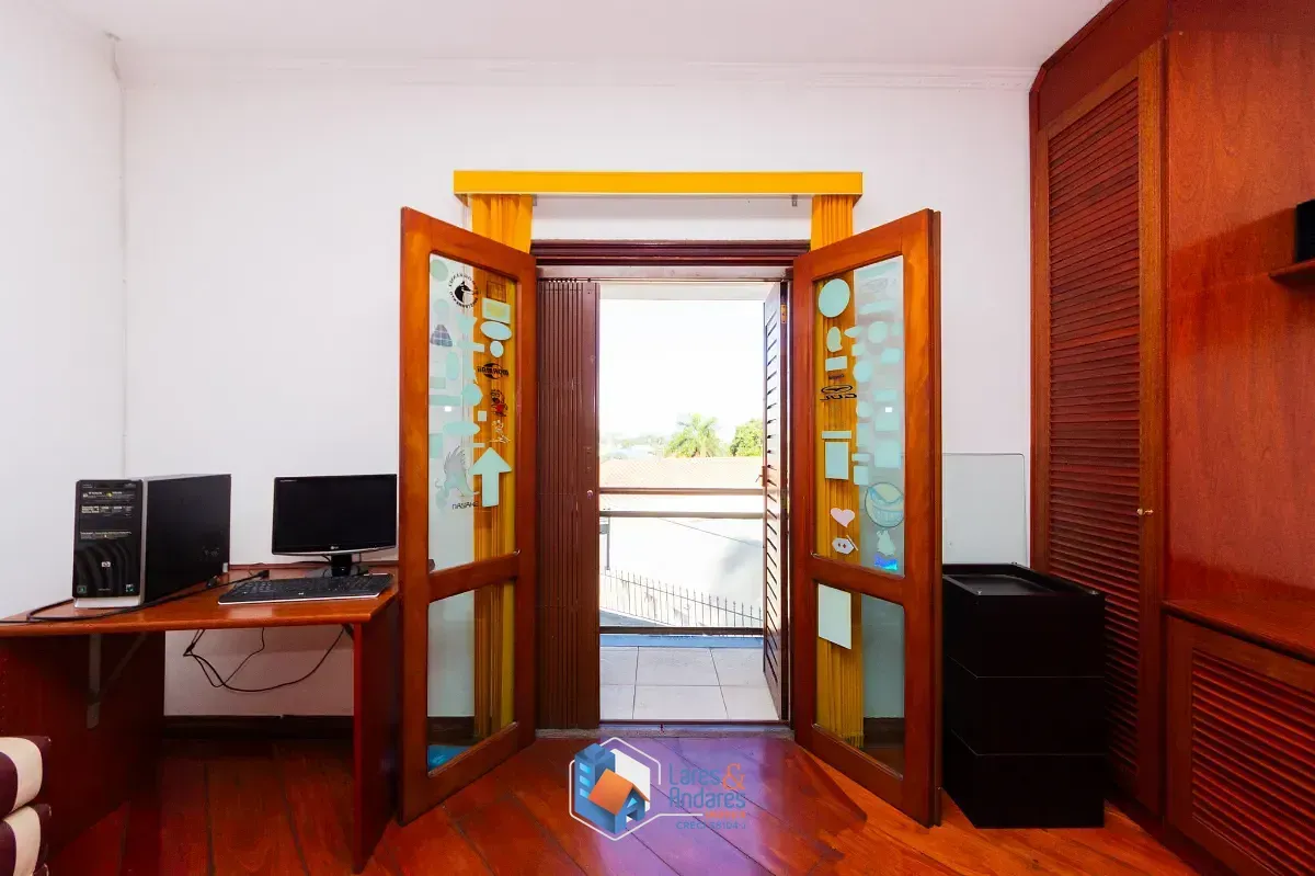 Imagem Casa para venda em Parque São Domingos com 3 quartos, sendo 1 suíte, 212m²