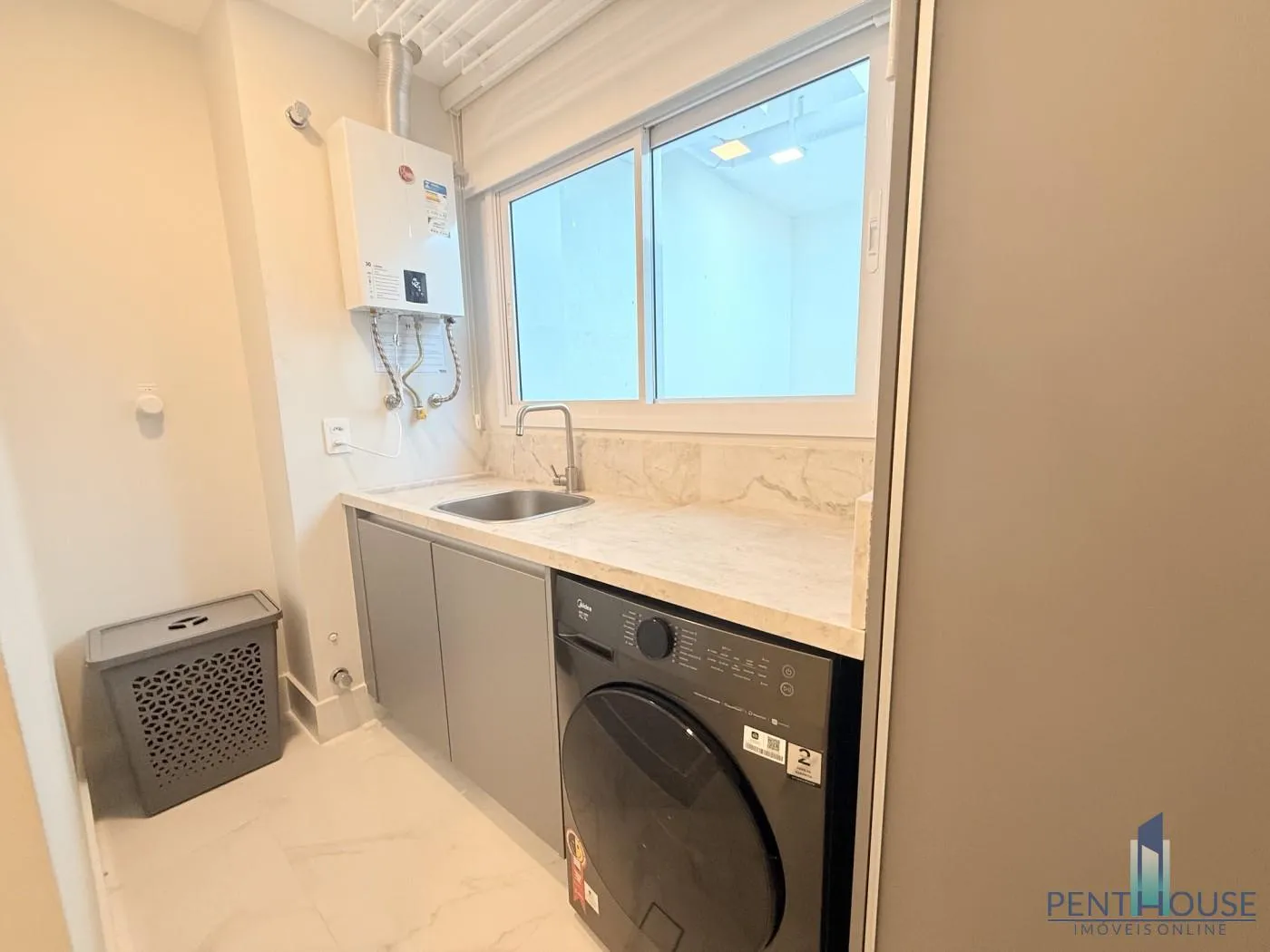 Imagem Apartamento Zona Central para Venda em Balneário Camboriú, CENTRO, 3 dormitórios, 3 suítes, 4 banheiros, 2 vagas