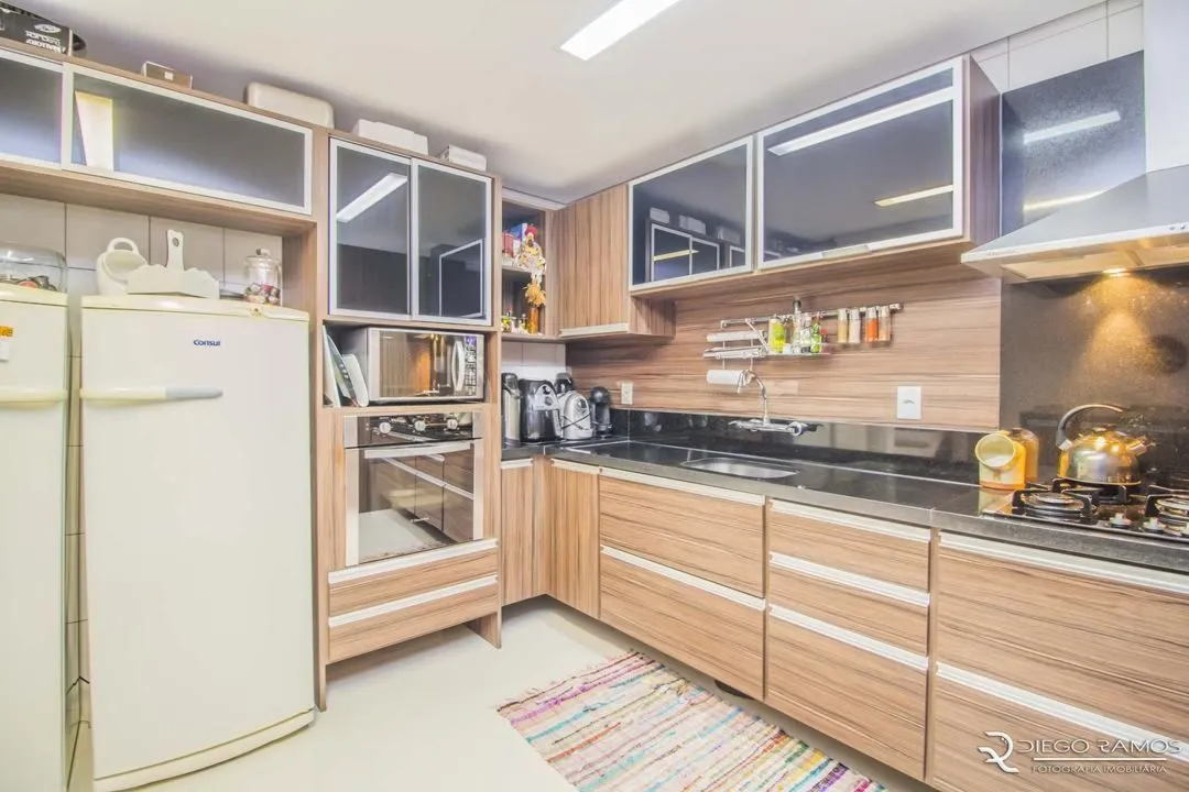 Imagem Casa com 3 Dormitórios, Sendo 1 com Closet, Sótão e Pátio em Condomínio