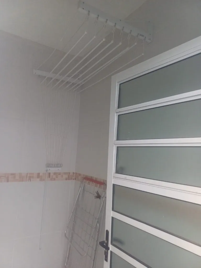 Imagem Casa à venda em Santo André-SP, bairro Santa Maria: 3 quartos, 1 suíte, 2 banheiros, 2 vagas, 136m². Venha conferir!