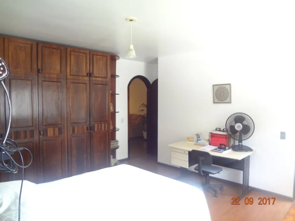 Imagem Casa para Venda - 365m², 4 dormitórios, sendo 2 suites, 6 vagas - Nonoai