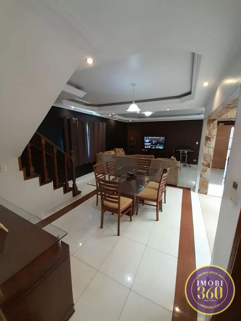 Imagem Sobrado 262m², 3 suítes e 6 vagas para locação - São Paulo