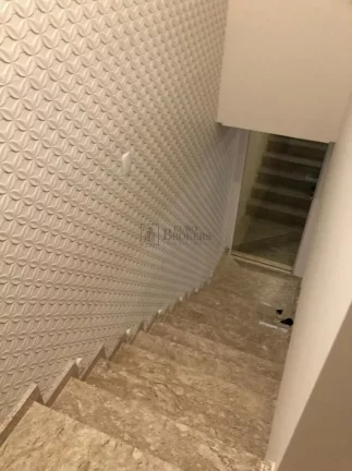 Imagem Sobrado novo no Centro de Balneário Camboriú.