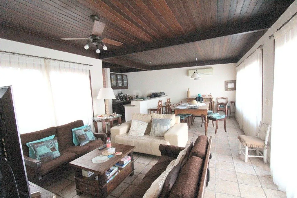 Imagem Casa para Venda - 100m², 3 dormitórios, 3 vagas - Nonoai