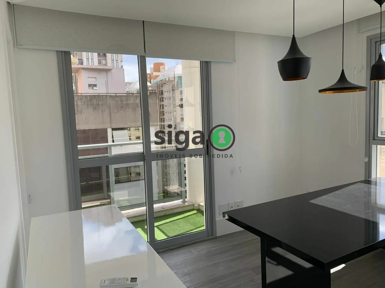 Foto do imóvel Conjunto Comercial Mobiliado no Vertex Moema com Vaga e Varanda.