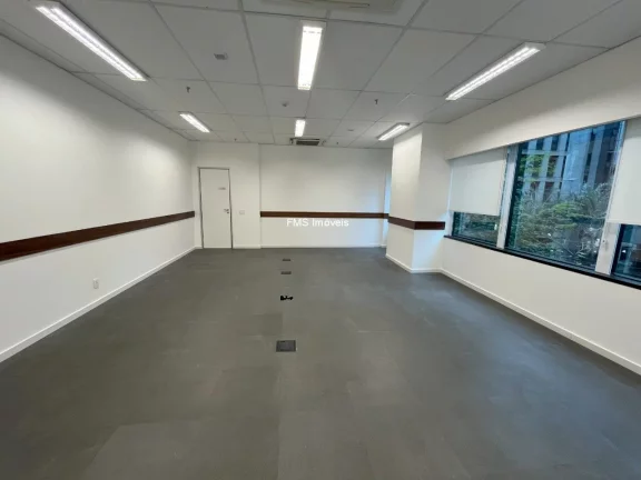 Imagem Conjunto Comercial de Alto Padrão na Vila Olímpia, São Paulo-SP: 46 Vagas de Garagem, 1.507m² de Área!