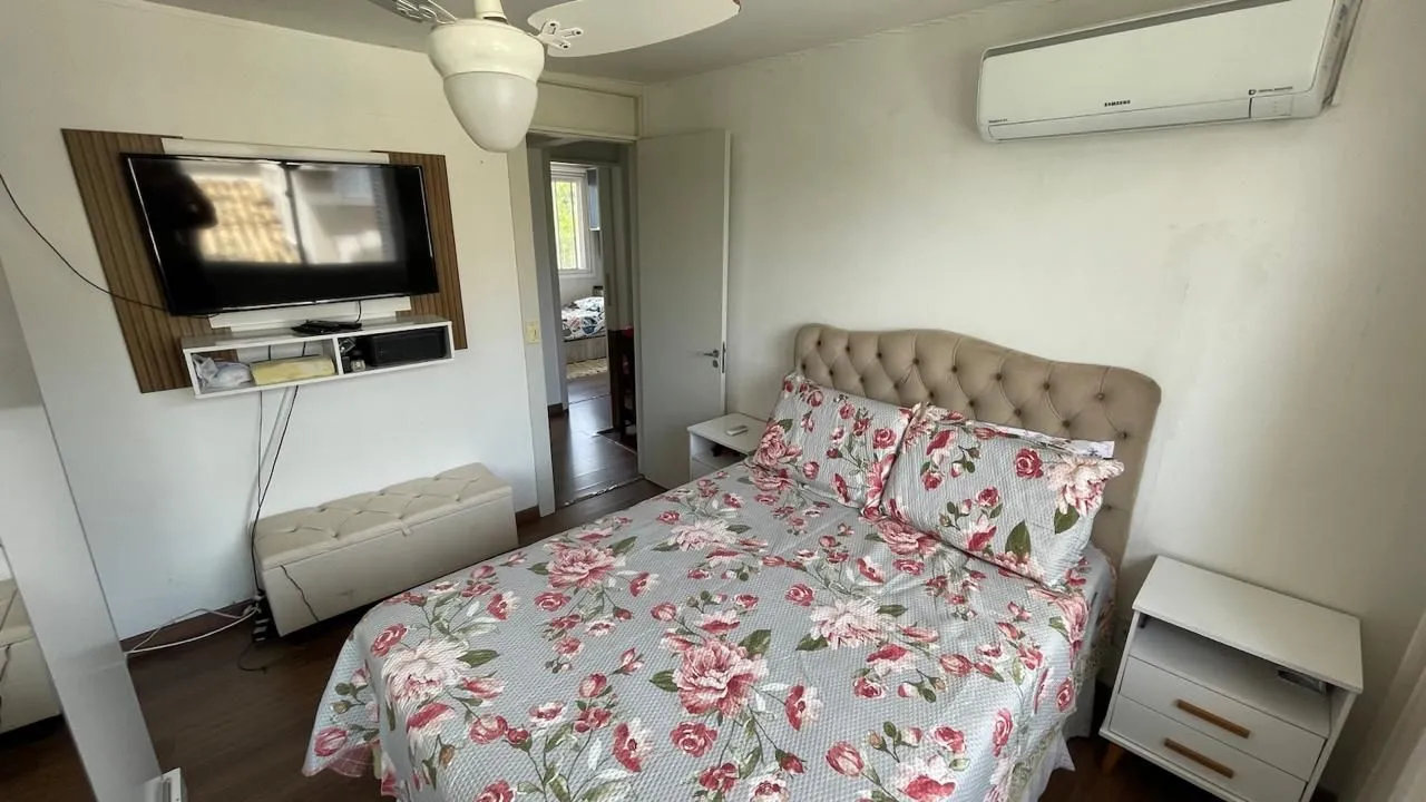 Imagem Casa com 3 dormitórios no bairro Humaitá