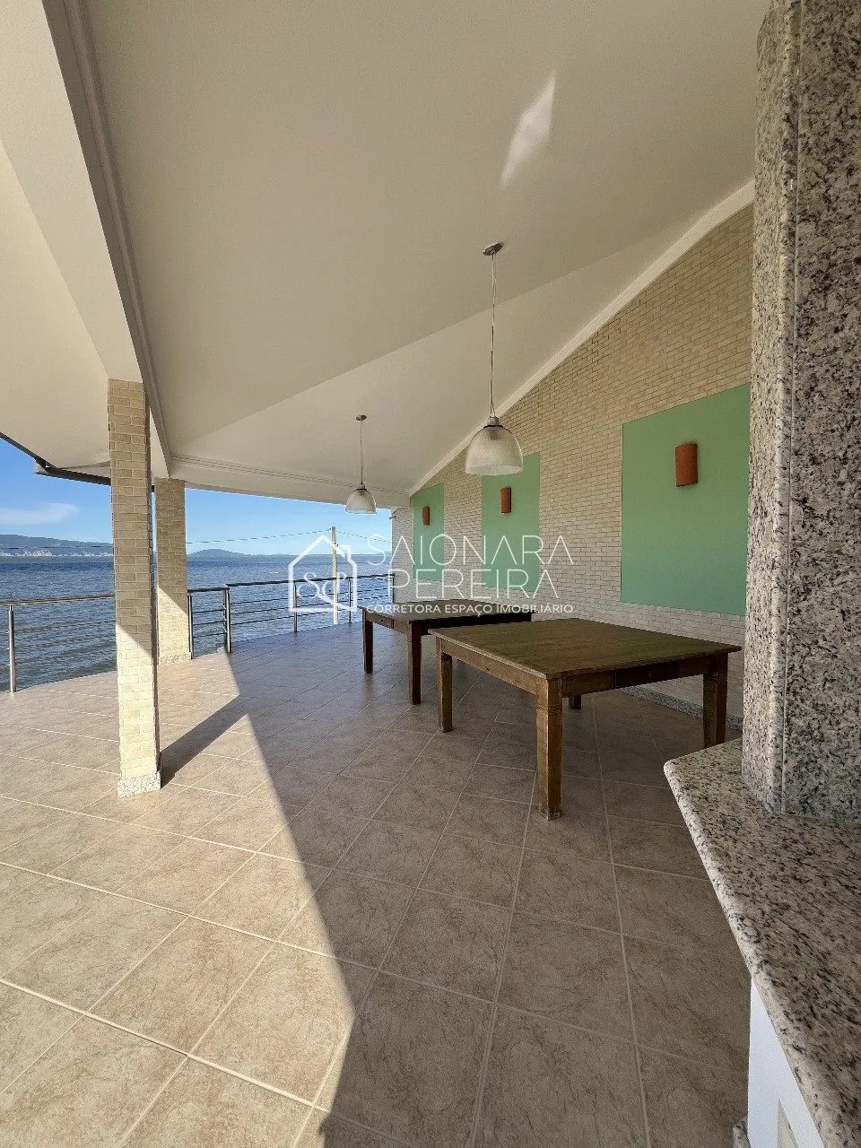Imagem Casa Espetacular na Beira-Mar - Ponta de Baixo, São José/SC