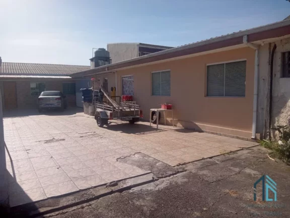 Imagem Casa a venda c/ loja no mesmo terreno a venda no Uberaba em Curitiba Pr