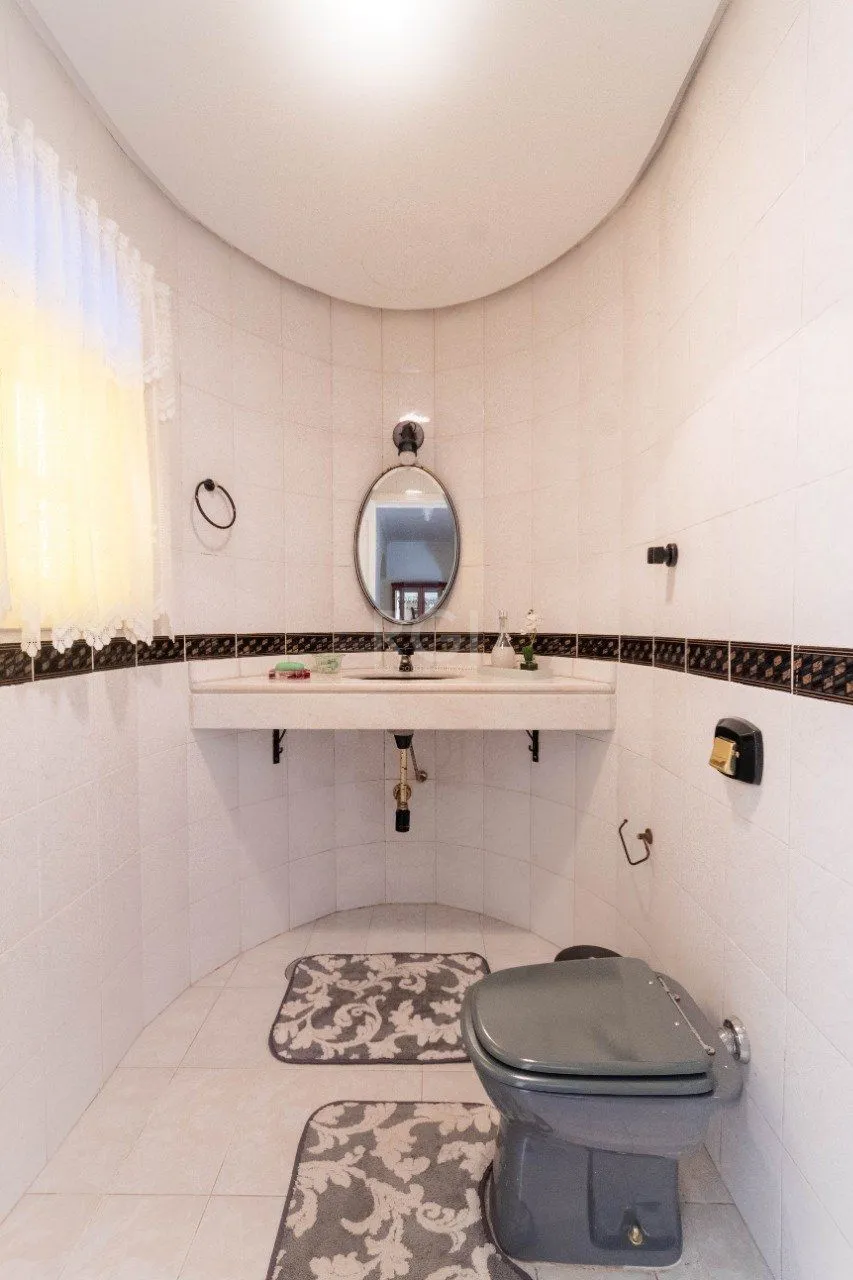 Imagem Casa para Venda - 250m², 3 dormitórios, sendo 2 suites, Partenon