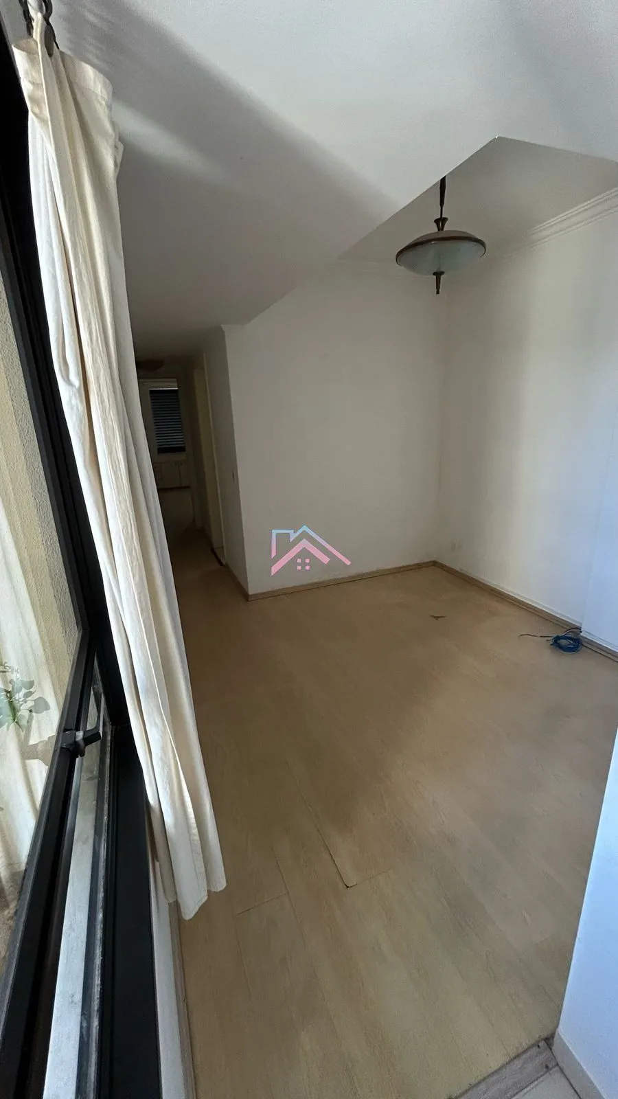 Imagem Apartamento à venda Edifício BBC - área útil 156 m2 com 3 dormitórios sendo 1 suíte / 2 vagas / Cent