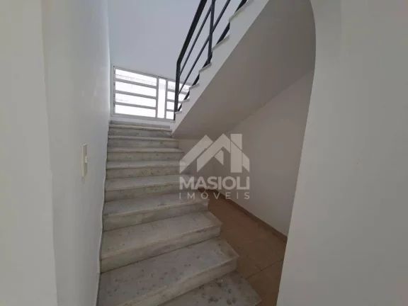 Imagem À VENDA – CASA DUPLEX com 3 quartos / 2 suítes / 2 vagas cobertas com 264 m² em via de grande circulação no Centro de Vila Velha.