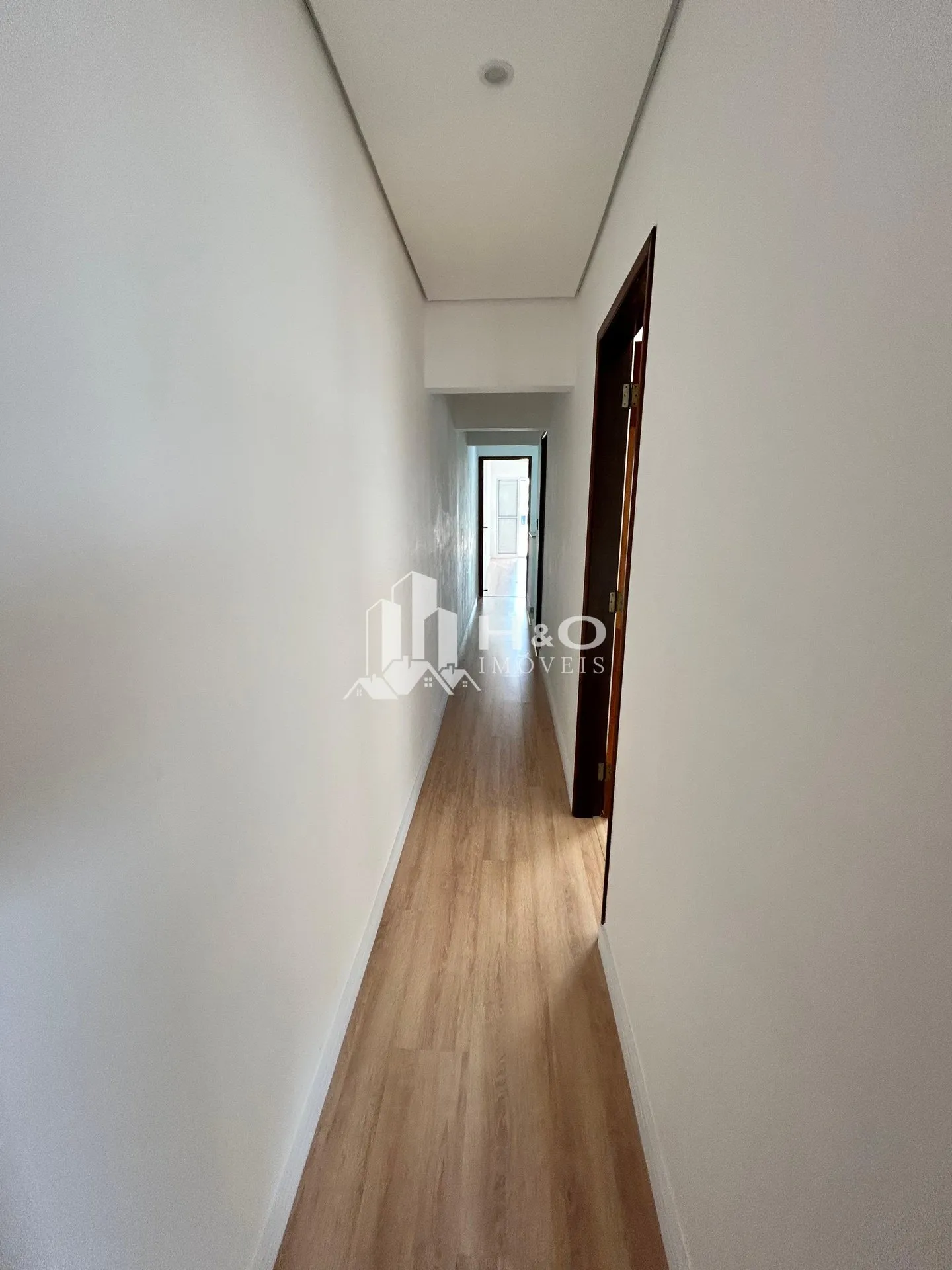 Imagem Sobrado à Venda Próximo ao Metrô Patriarca - 3 Dormitórios, 1 Suíte, Espaço Gourmet e Acabamento de Alto Padrão!