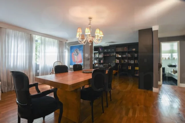 Imagem Apartamento reformado à venda em Higienópolis com 3 quartos e 2 vagas, 210m2