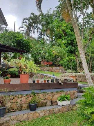 Imagem Maravilhossa casa Condominio Fechado excelente localização.