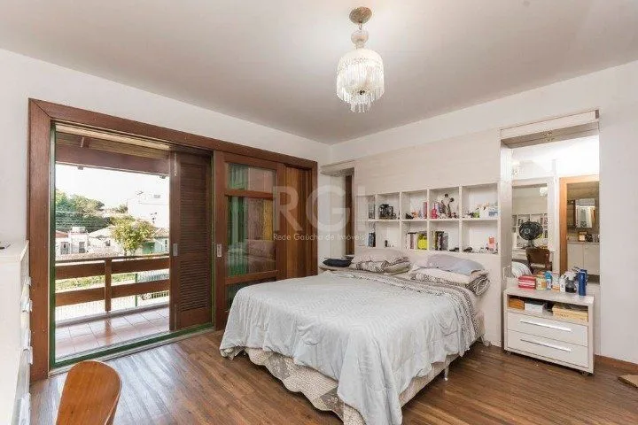 Imagem Casa para Venda - 247m², 4 dormitórios, sendo 1 suites, 5 vagas - Glória