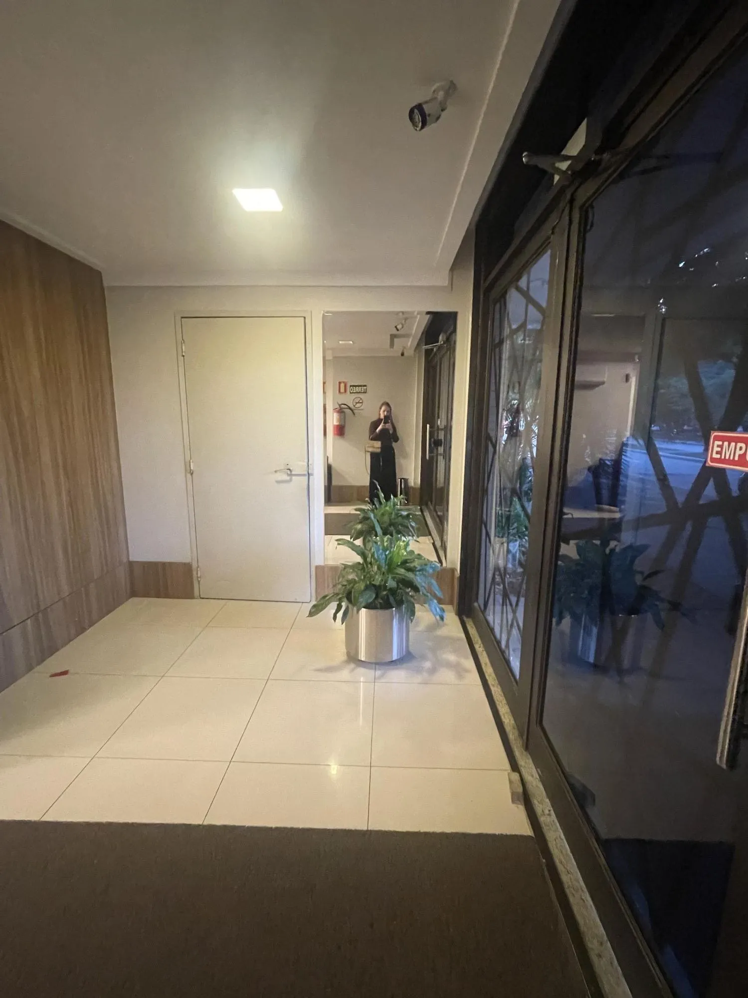 Imagem Ampla sala comercial com vaga de garagem escriturada