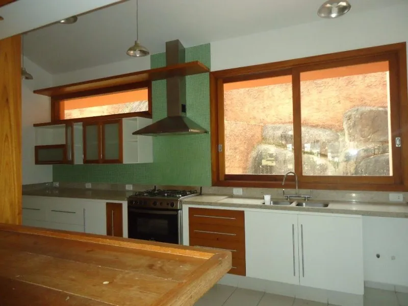 Imagem Magnífica Casa de Condomínio à Venda em Valinhos-SP, Bairro Pinheiro: 4 quartos, 4 suítes, 3 salas, 5 banheiros, 5 vagas, 450m².