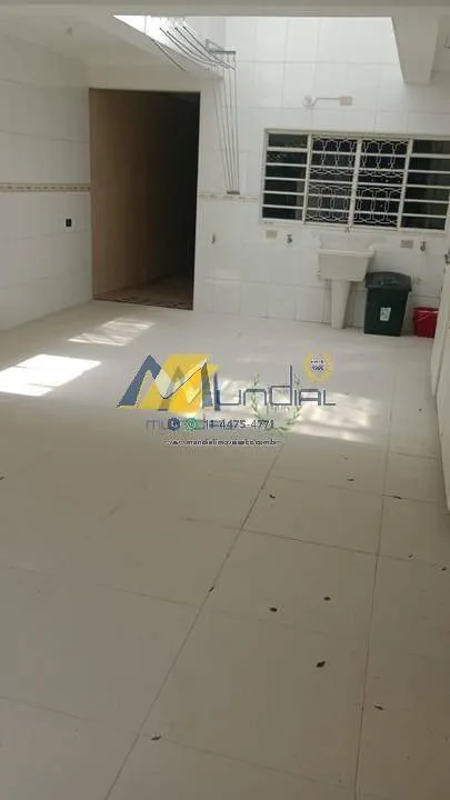 Imagem Sobrado à Venda com 359m², 4 dormitórios, 4 suítes, 1 sala e 5 vagas!!!