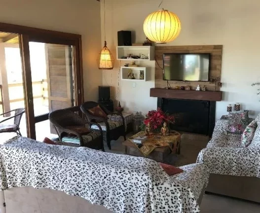Imagem Casa de alto padrão em Garopaba-SC: conforto, privacidade e localização privilegiada!