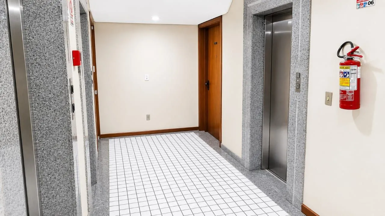 Imagem Sala comercial à venda em Porto Alegre, Centro Histórico, 57.68m2