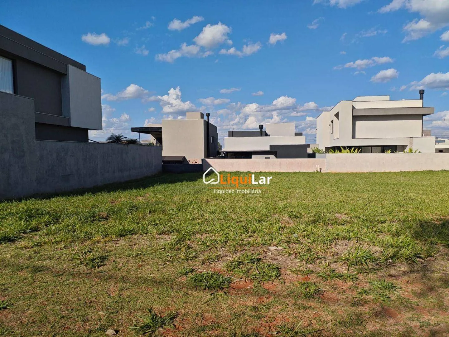 Foto do imóvel Terreno à Venda no Alphaville 4 com 407 m², Próximo à Portaria e Área de Lazer