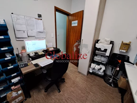 Imagem Casa triplex com 160m², 3 quartos, 1 suíte, churrasqueira e piscina por R$1.700.000,00 no Estuário em Santos