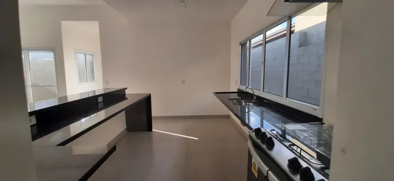 Imagem A Batelli Im...oacute;veis apresenta esta ...oacute;tima casa com linda vista para o verde, em um am...