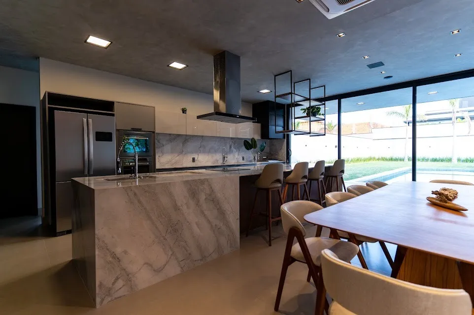 Imagem Linda Casa Térrea de Alto Padrão em Condomínio Completo com Lazer e Segurança