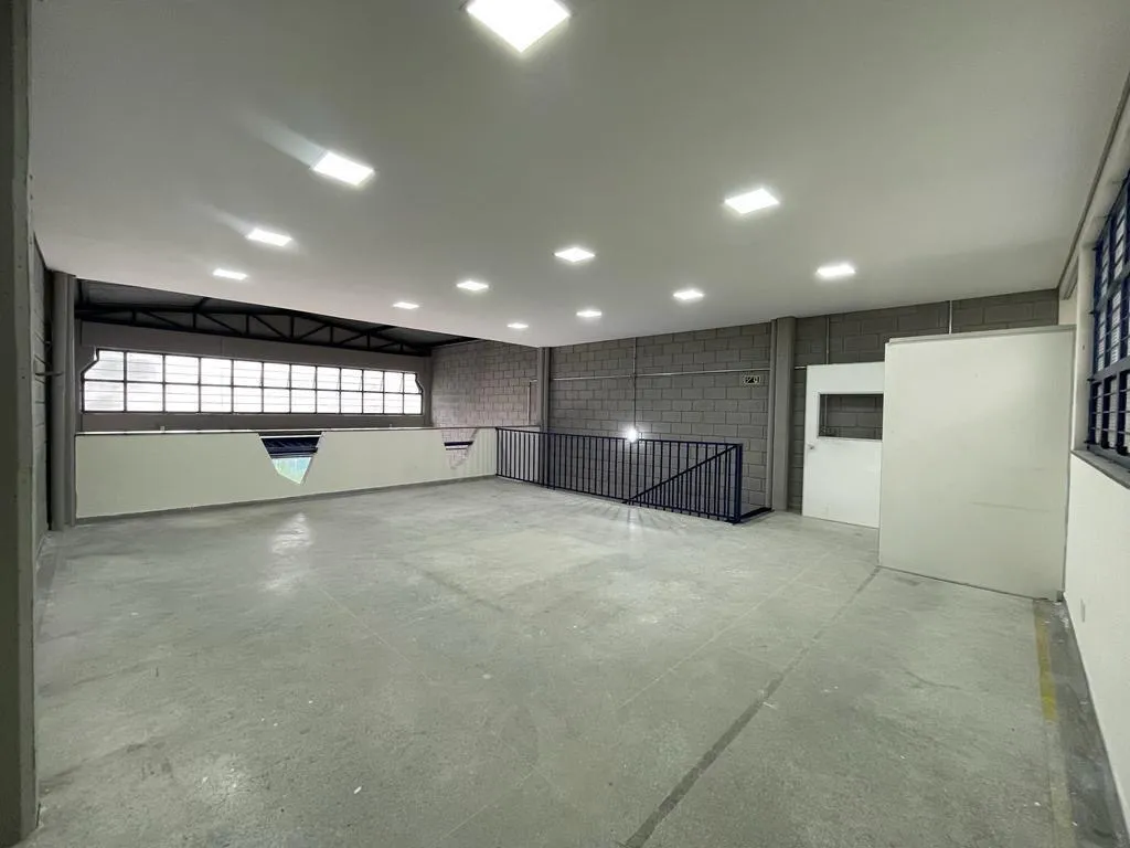 Imagem Galpao Comercial 184m transversal da Avenida General Carneiro
