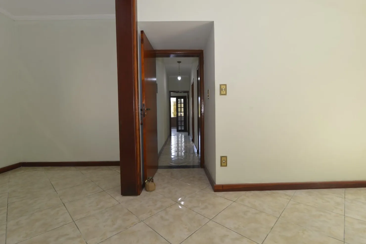 Imagem Casa à venda 2 Quartos, 1 Vaga, 220M², Chácara São Silvestre, Taubaté - SP