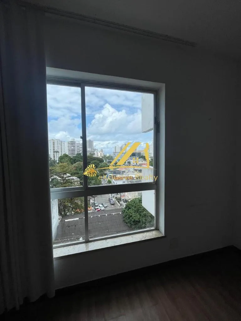 Imagem Apartamento 4 quartos, 2 suítes com varanda, living espaçoso 170m2, perto do Shopping Barra. 2 vagas. Prédio com piscina, salão de festas, vaga de vis
