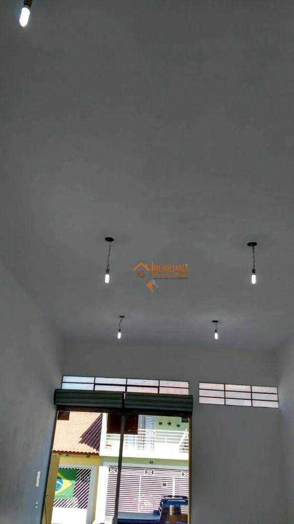 Imagem Terreno de esquina com 3 imoveis de Renda