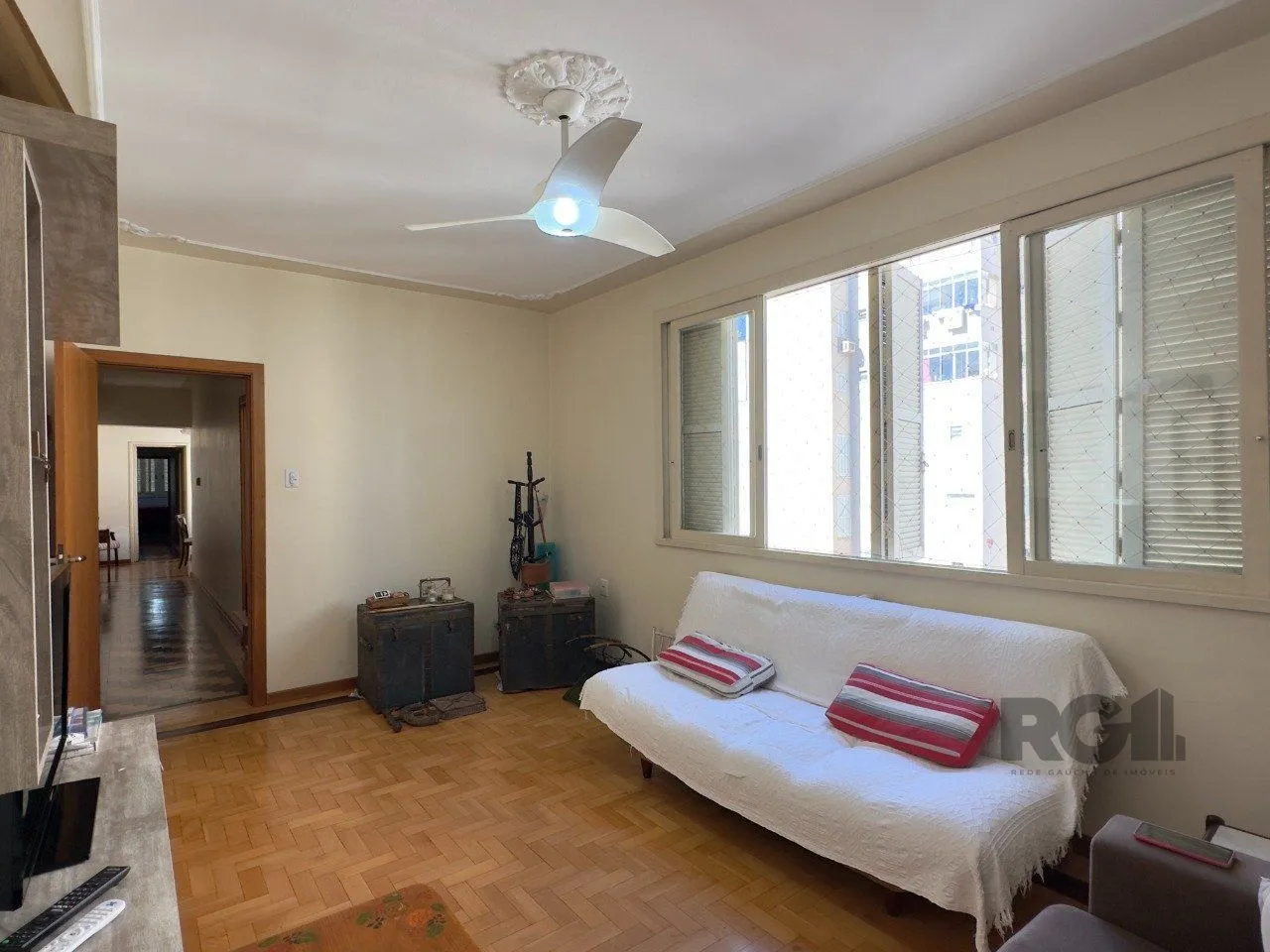 Imagem APARTAMENTO 3 DORMITÓRIOS, DE FRENTE E REFORMADO, NO CENTRO HISTÓRICO