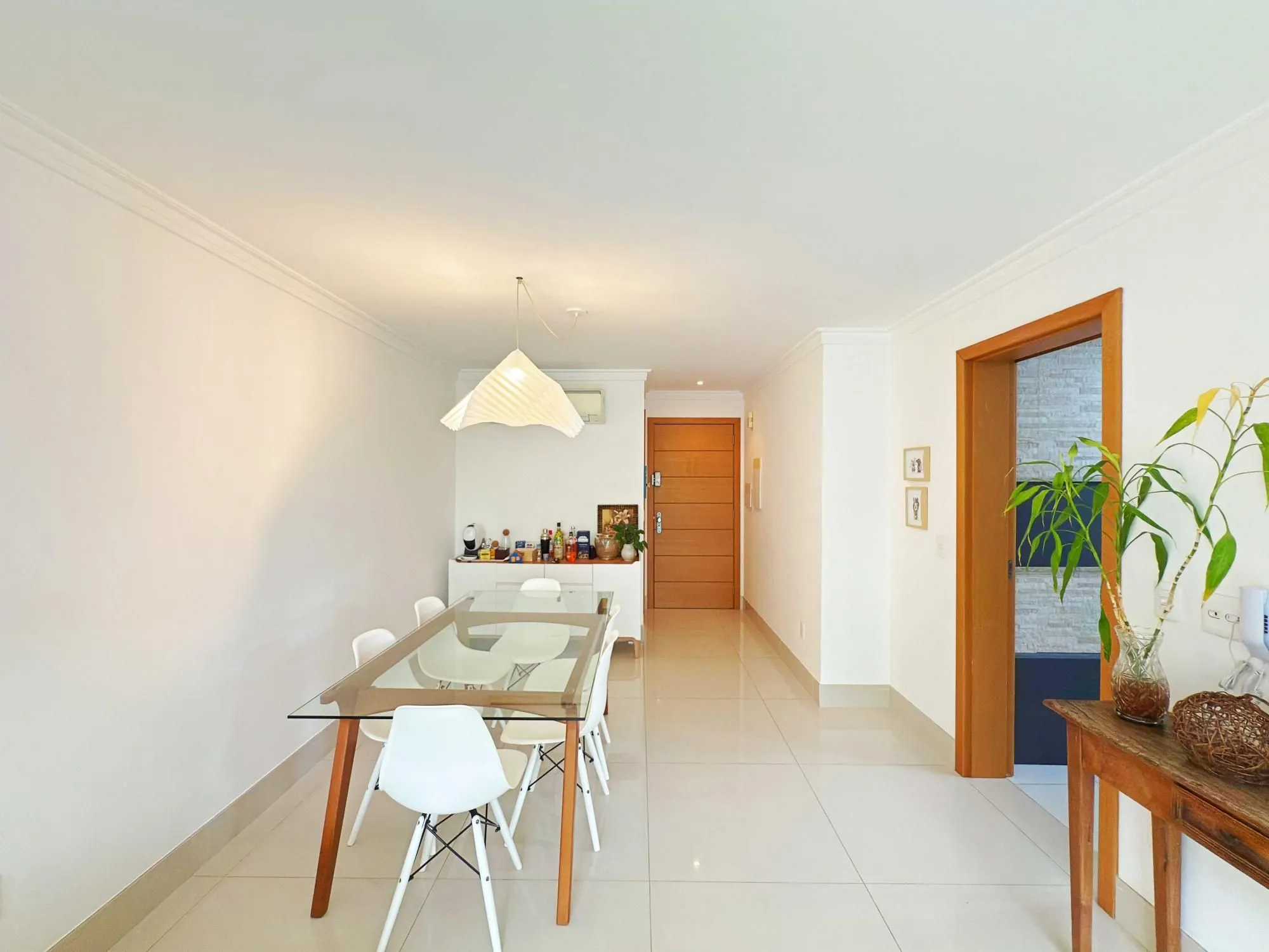 Imagem Apartamento a venda semi-mobiliado com dois dormitórios no bairro São João/PoA