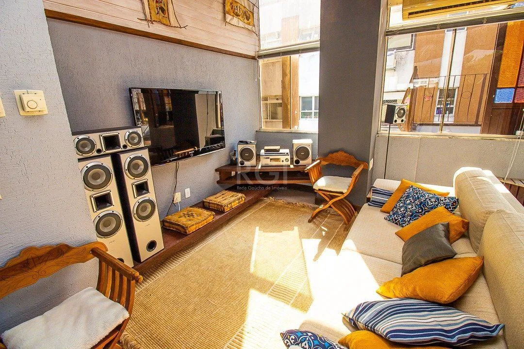 Imagem Cobertura para Venda - 116.36m², 2 dormitórios, sendo 1 suites, 1 vaga - Petrópolis