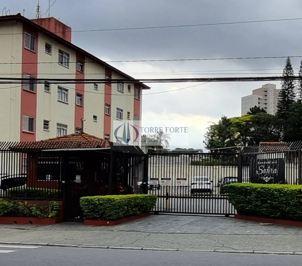 Foto do imóvel Apartamento com 2 dormitorios 1 vaga na Vila Carmosina. em Rua Carlos Mazer