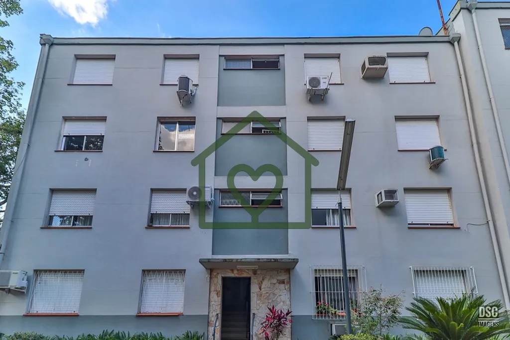No bairro Jardim Itu Sabará, na Rua Franklin n° 250, localizado no 4º andar, este apartamento com...