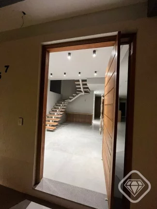 Imagem Casa Semi Mobiliada em Condomínio de Alto Padrão no Alphaville Vêneto

Brilhante Imóveis apresen...