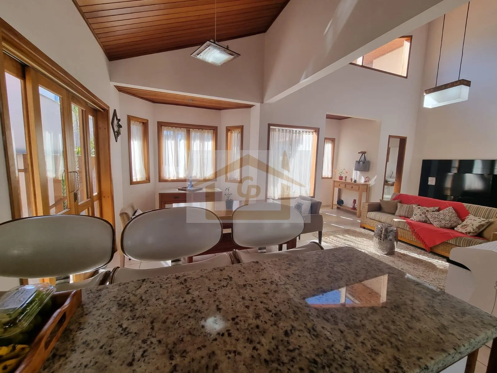 Foto do imóvel Casa Térrea, 3 quartos sendo um suíte, 2 vagas Clube Completo!!!