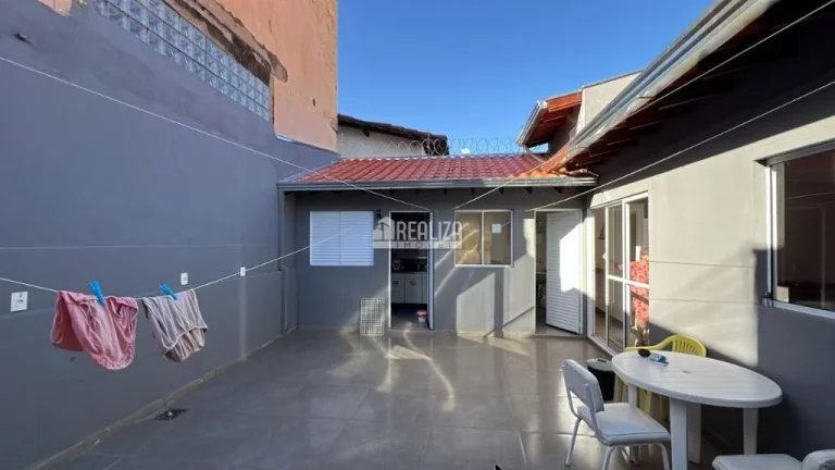Imagem Casa à venda no bairro São Benedito em Uberaba | 3 dormitórios, suíte, churrasqueira e quintal