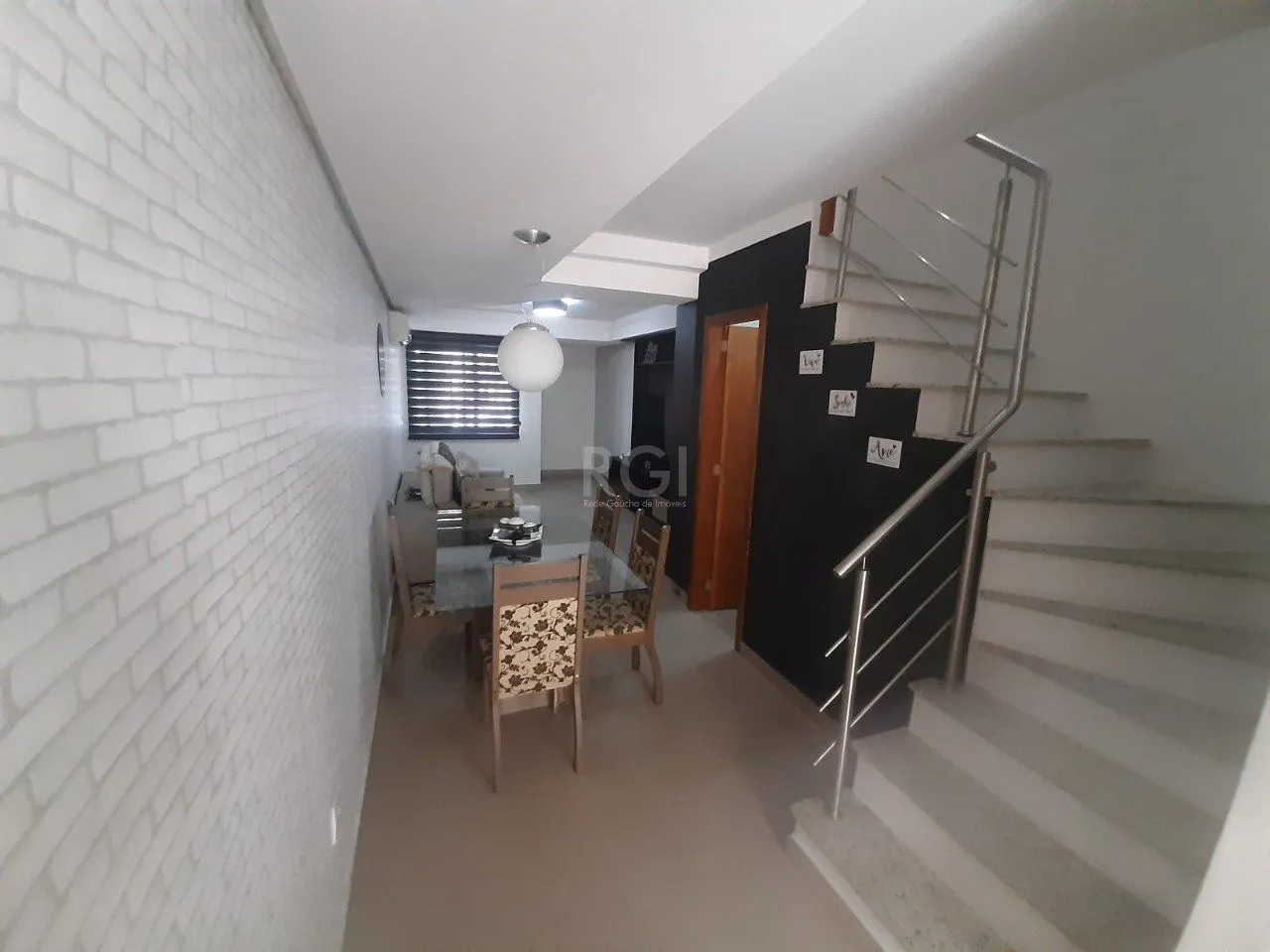 Imagem Casa com 2 quartos, 2 suítes, varanda, vaga, no bairro Aberta dos Morros, Poa/RS