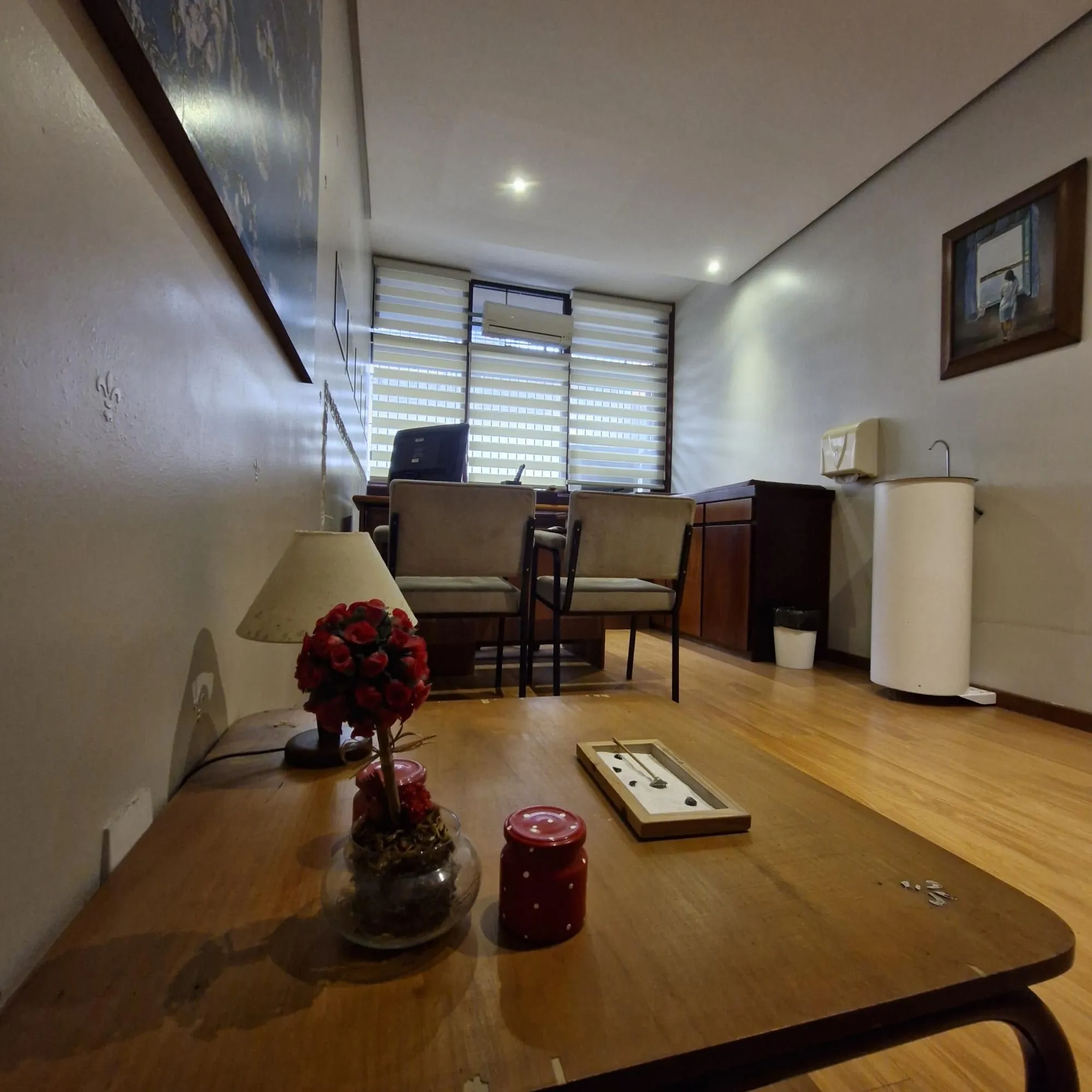 Imagem Excelente sala comercial na Rua Cel. Bordini, Auxiliadora, Porto Alegre.