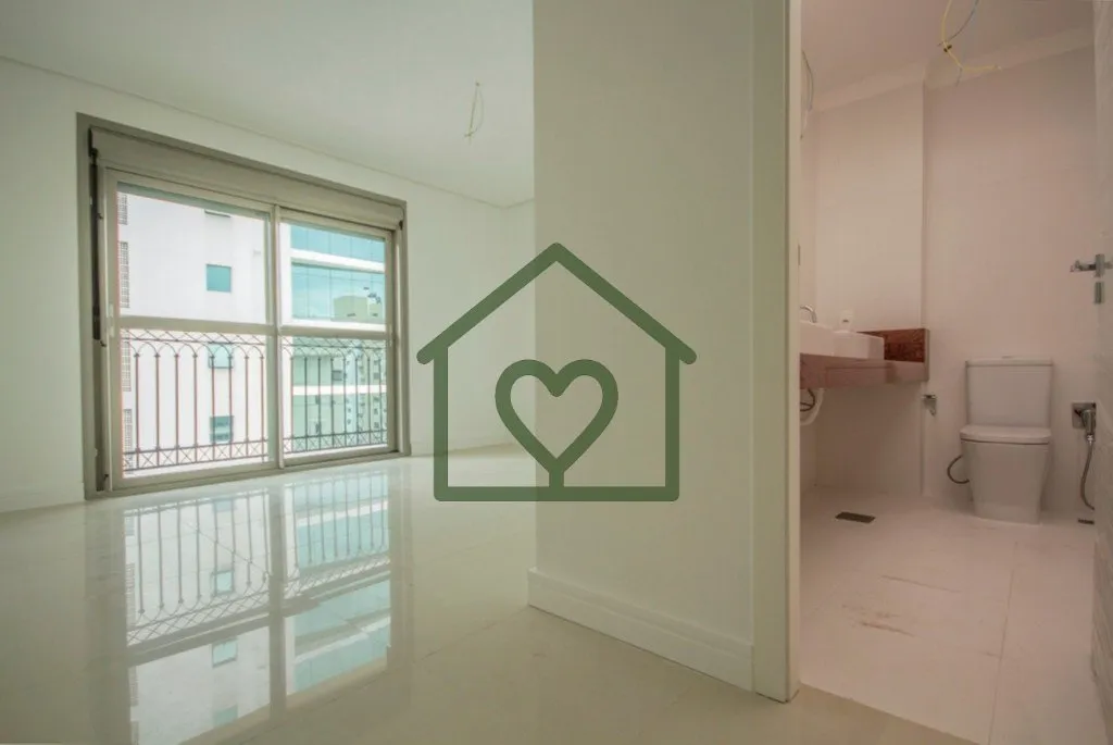 Imagem Empreendimento com 32 apartamentos, sendo 4 por andar, e 2 boxes com depósito por apartamento. Áre...