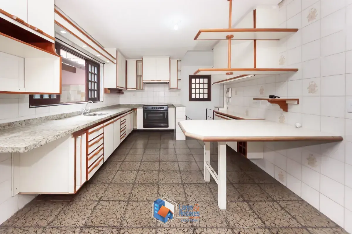 Imagem Sobrado para venda em Jardim Londrina com 4 quartos, sendo 1 suíte, 340m²