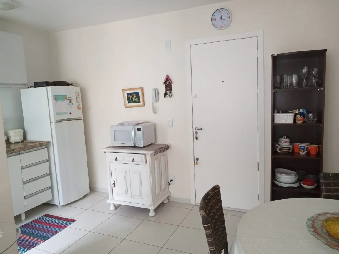 Imagem Apartamento semi-mobiliado à venda próximo às praias de Canasvieiras