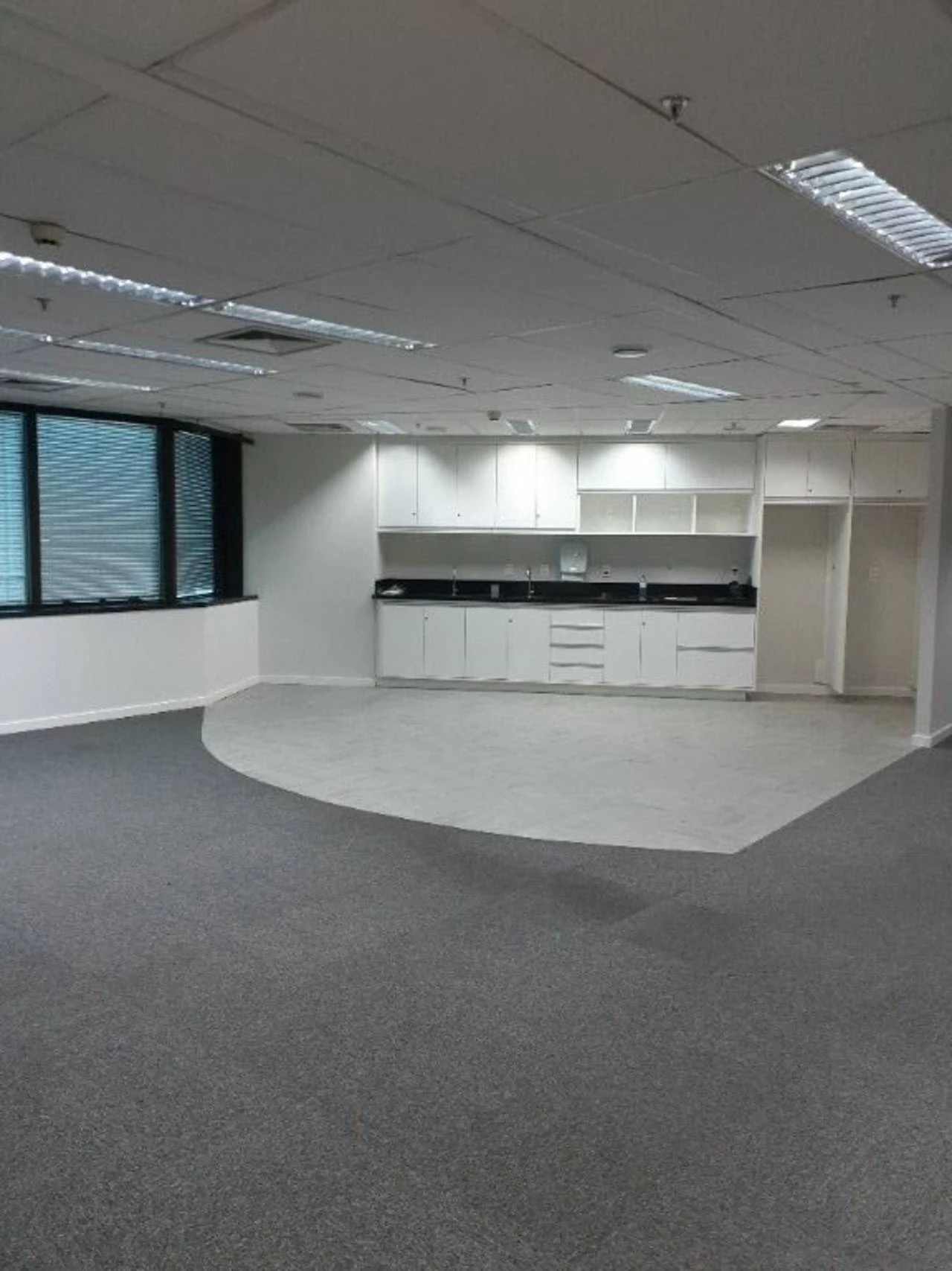 Imagem Sala Comercial à Venda ou Locação, 775 m² em Pinheiros - São Paulo