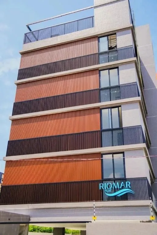 Foto do imóvel Flat moderno no RioMar Flats em Intermares, a 100m da praia, com varanda, armários planejados e lazer completo na cobertura.